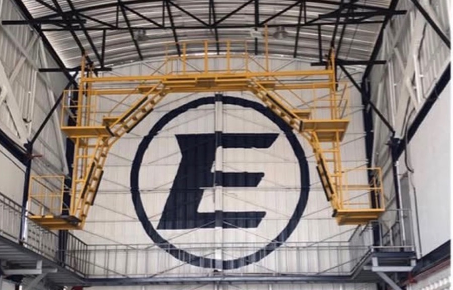 The Estelar hangar with its giant E